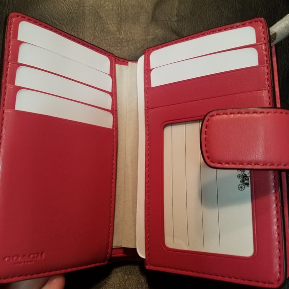 Coach womens wallet - Picture 3 of 3